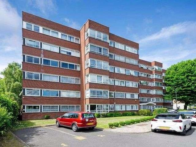 Flat for sale in Brondesbury, Greater London
