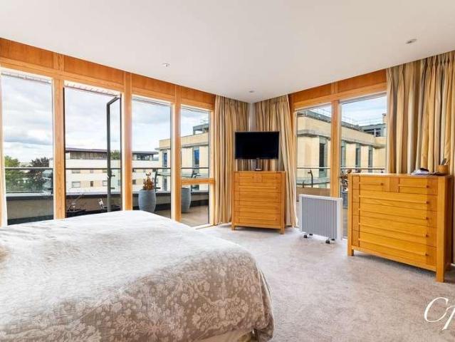 Flat for sale in Montpellier, Cheltenham