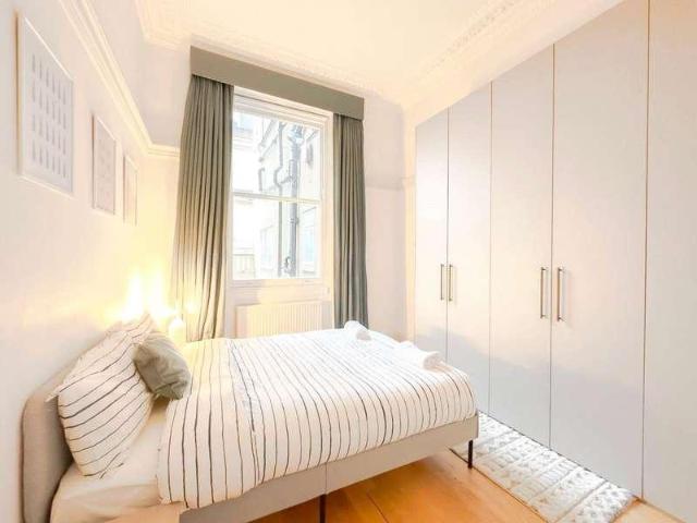 Flat for sale in Brompton, Greater London