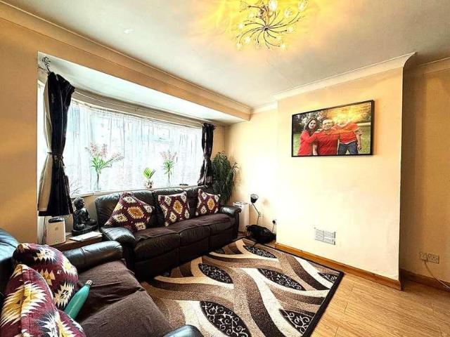 Flat for sale in Sudbury, Greater London