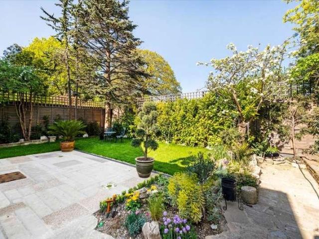Flat for sale in Muswell Hill, Greater London