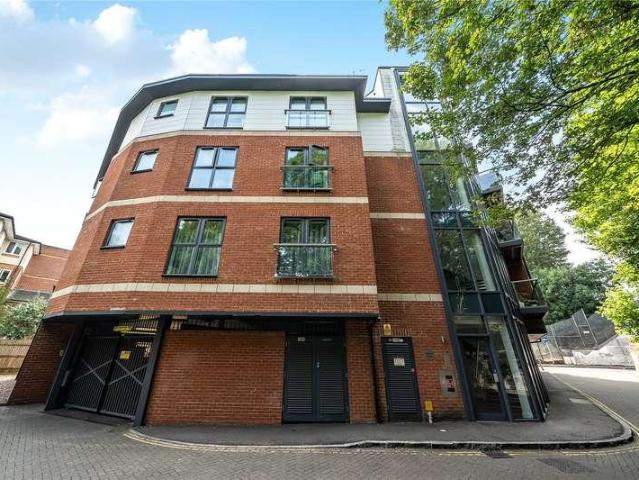Flat for sale in Batchworth