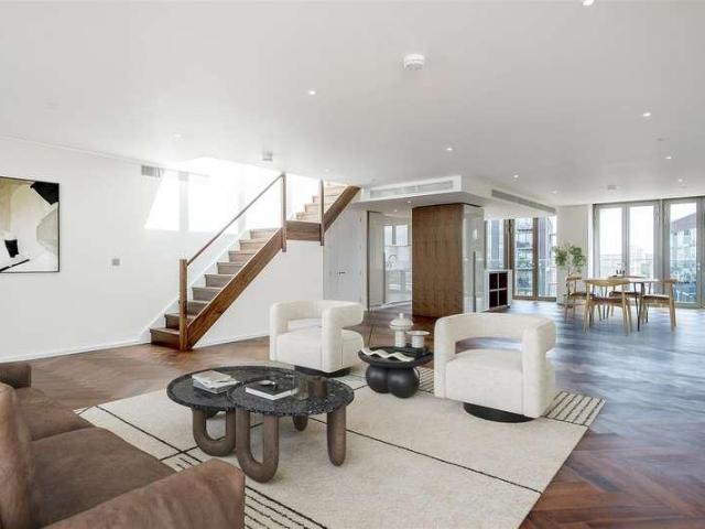 Flat for sale in Nine Elms, Greater London