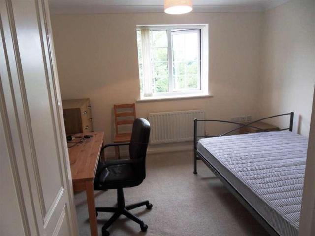 Flat for sale in Elmfield, Leicestershire