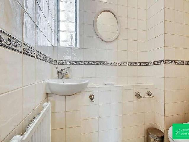 Flat for sale in Muswell Hill, Greater London