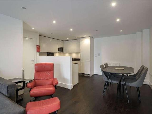 Flat for sale in Glyndon, Greater London