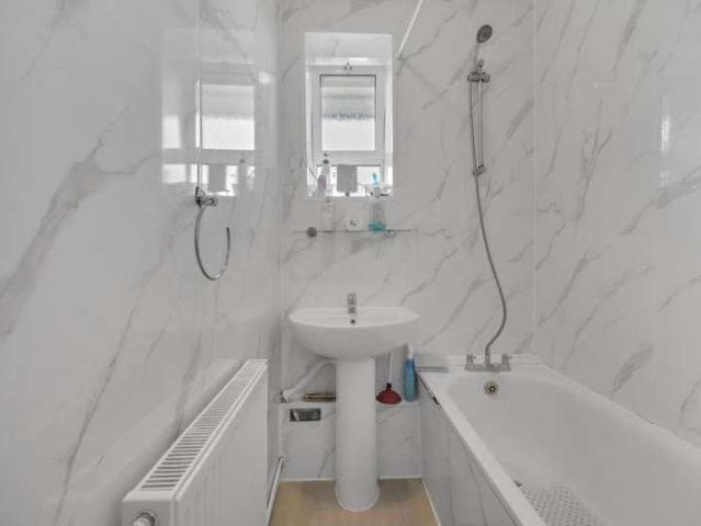 Flat for sale in Camberwell, Greater London