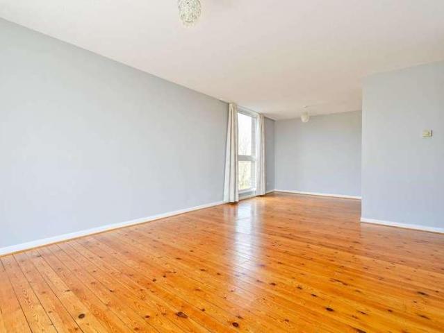 Flat for sale in West Molesey, Surrey
