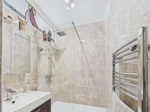 Flat for sale in Saundersfoot, Wales