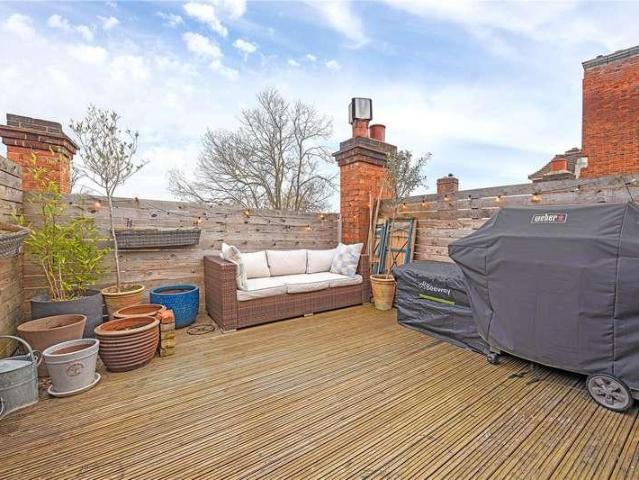 Flat for sale in East Dulwich, Greater London