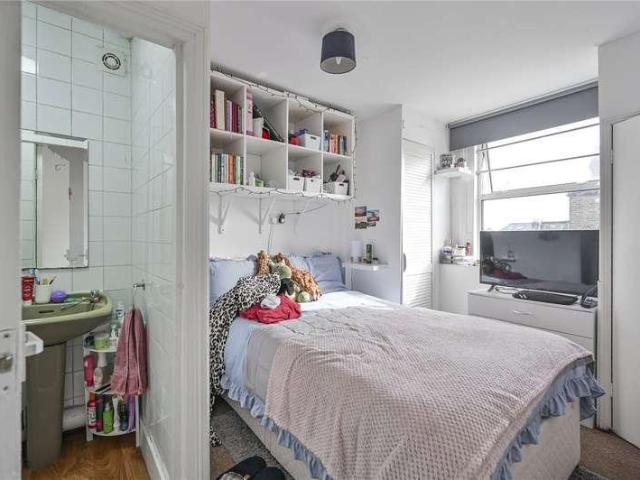 Flat for sale in Harringay, Greater London