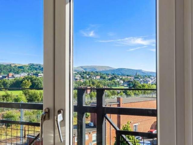 Flat for sale in Moat, Slateford