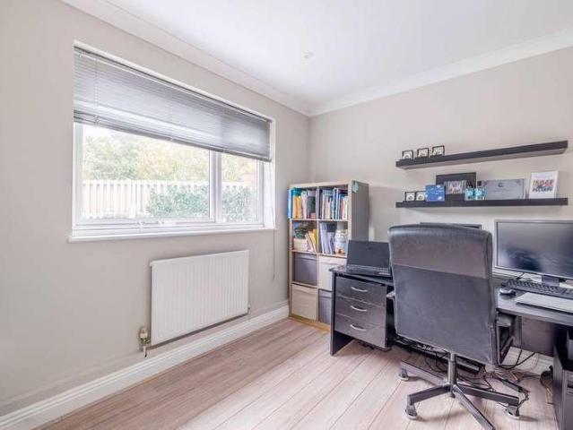 Flat for sale in Denham, Gerrards Cross and Chalfonts Community Board, Chalfont St. Peter