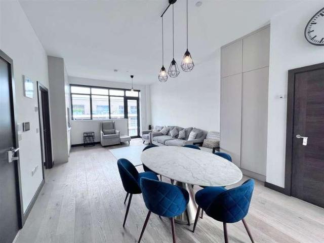 Flat for sale in Denham
