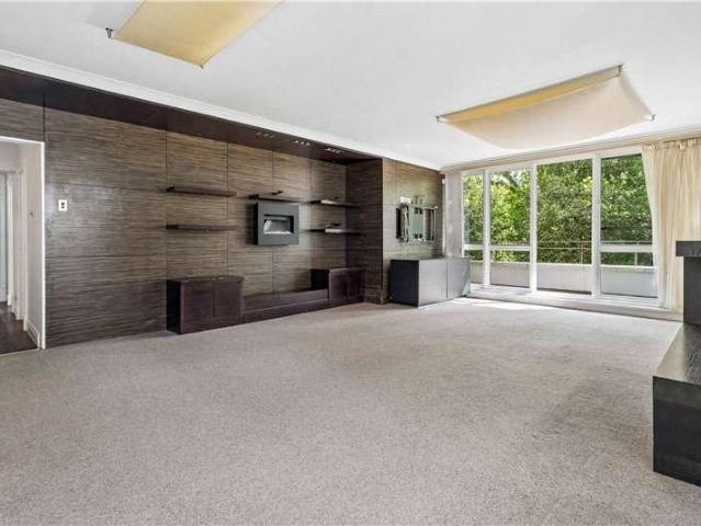 Flat for sale in Royal Borough of Kensington and Chelsea, Greater London
