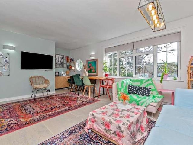 Flat for sale in St Albans, Five Acres