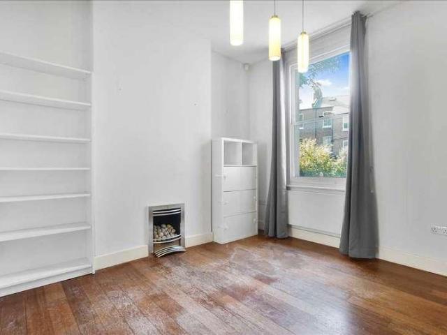 Flat for sale in London Borough of Islington, Greater London