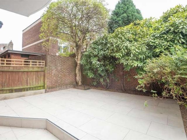 Flat for sale in West Hampstead, Greater London