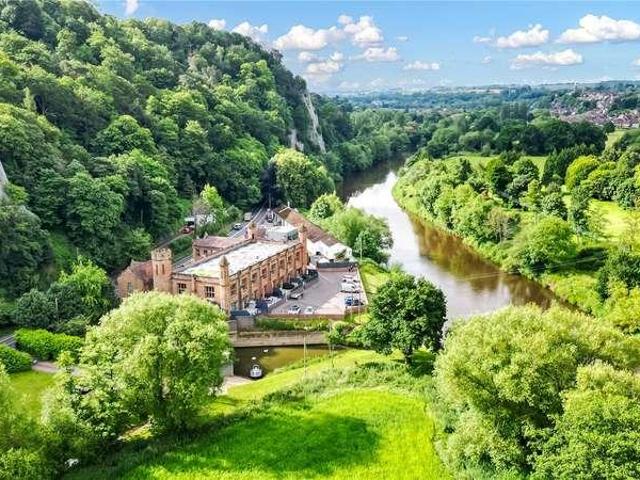 Flat for sale in Bridgnorth, Shropshire
