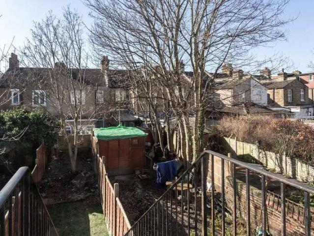 Flat for sale in London Borough of Newham, Greater London