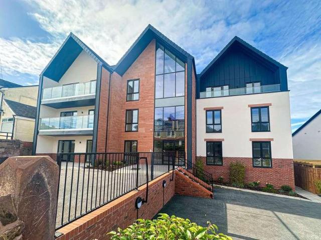 Flat for sale in Heswall, Wirral