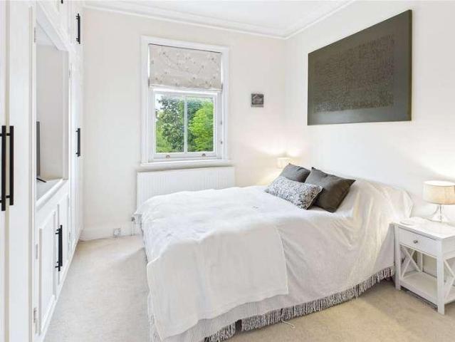 Flat for sale in Streatham Hill, Greater London