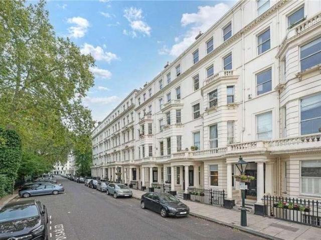 Flat for sale in Brompton, Greater London