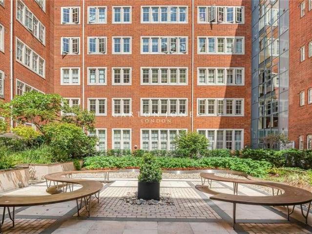 Flat for sale in Westminster, Greater London