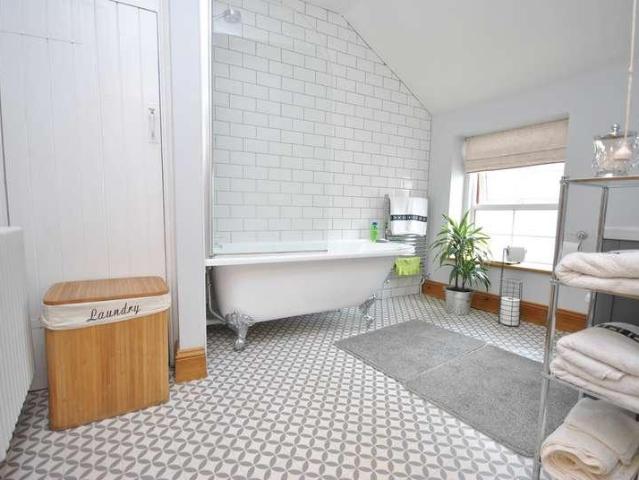 Flat for sale in Cheddar, Somerset