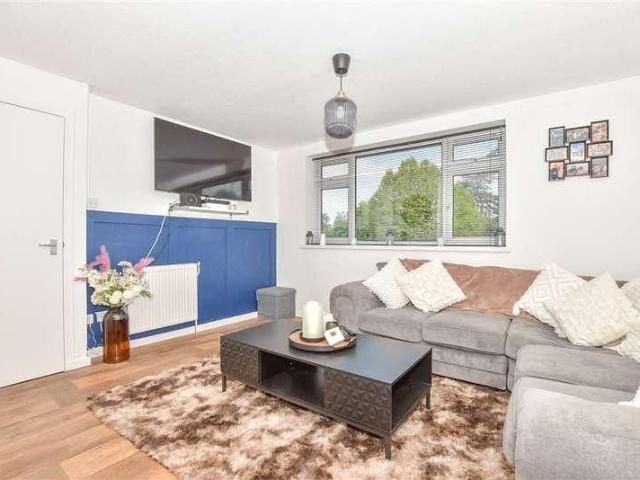 Flat for sale in Allington, Midway
