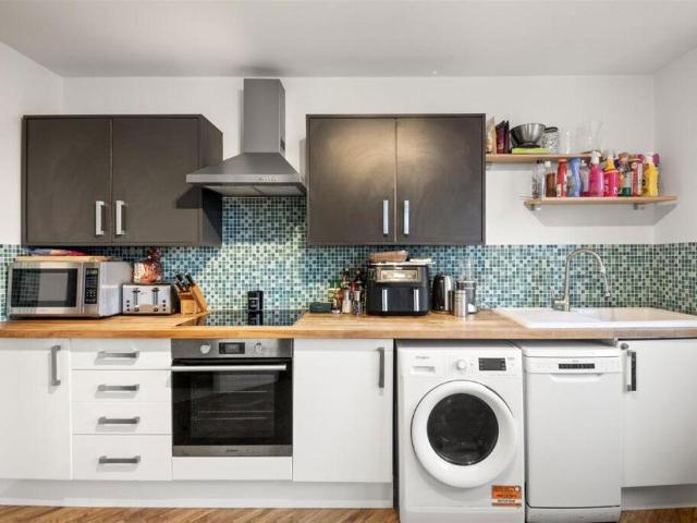 Flat for sale in Denham, Denham Green