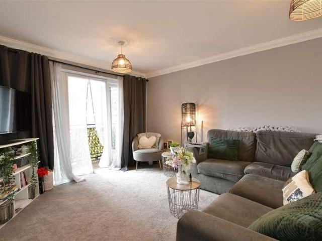 Flat for sale in Wickford