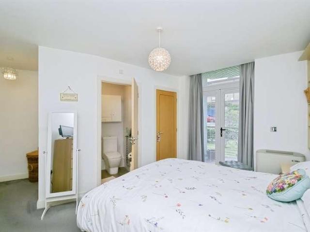 Flat for sale in The Knap, Barry
