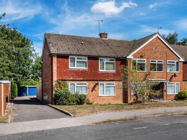 Flat for sale in The Butts, Kent