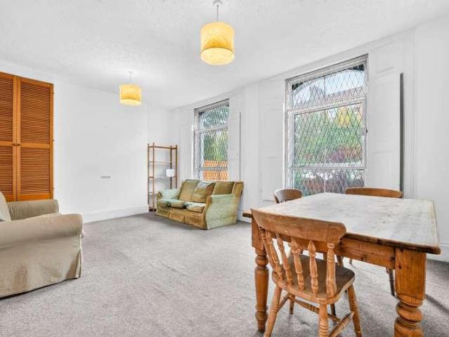 Flat for sale in Dalston, De Beauvoir Town