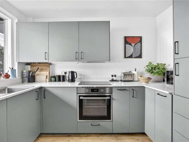 Flat for sale in Finsbury, Greater London