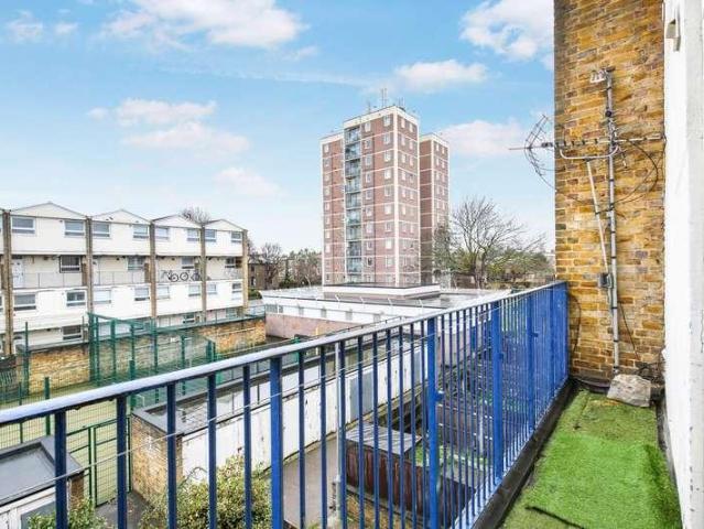 Flat for sale in Dalston, De Beauvoir Town