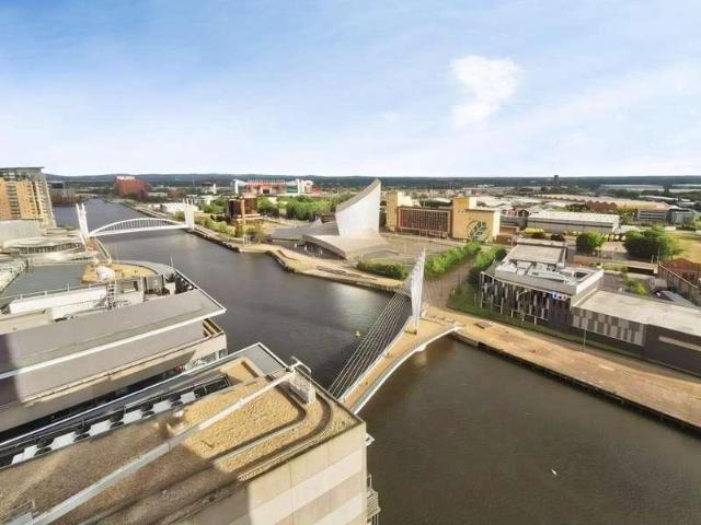 Flat for sale in MediaCityUK, Salford