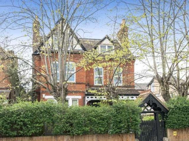 Flat for sale in London Borough of Croydon, Greater London