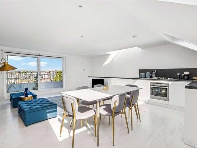 Flat for sale in Notting Hill, Greater London