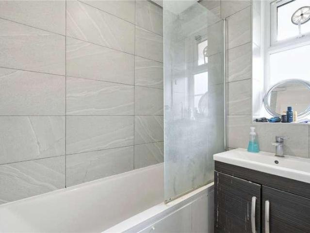 Flat for sale in East Dulwich, Greater London