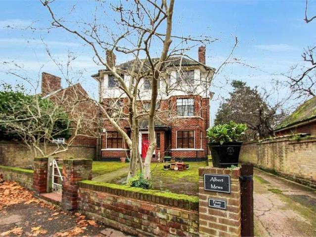Flat for sale in Westcliff-on-sea, Milton