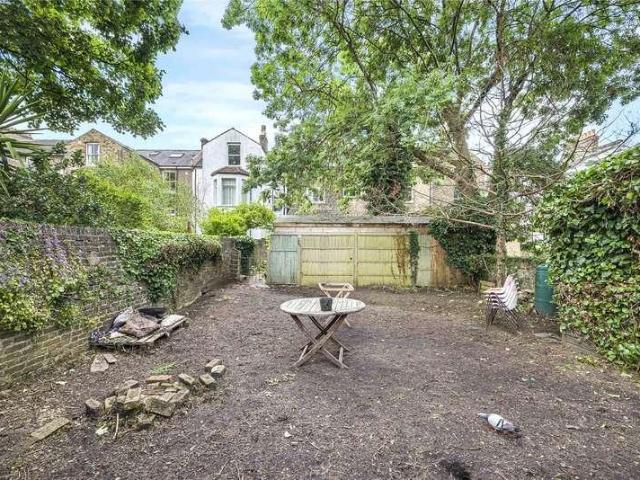 Flat for sale in London Borough of Lewisham, Brockley