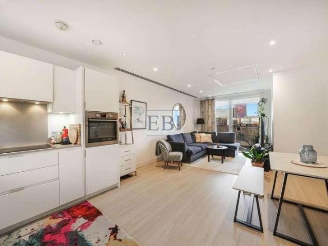 Flat for sale in London Borough of Croydon, Selhurst
