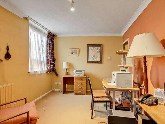 Flat for sale in Muswell Hill, Greater London