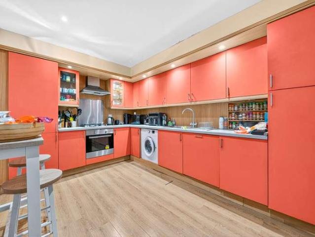 Flat for sale in Kentish Town, Greater London