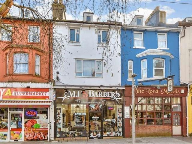 Flat for sale in Folkestone