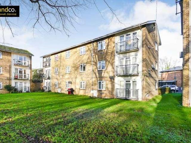Flat for sale in Hatfield, Fretherne