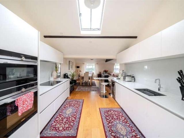 Flat for sale in Clifton Village, Feckenham