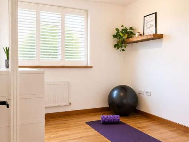 Flat for sale in Temple Fortune, Greater London